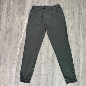 Cuts Clothing- AO Jogger- slim fit- olive green